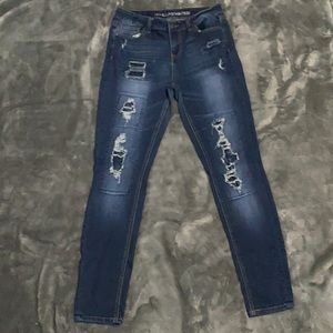 Vanilla Star mid rise skinny jeans. Dark wash size 9